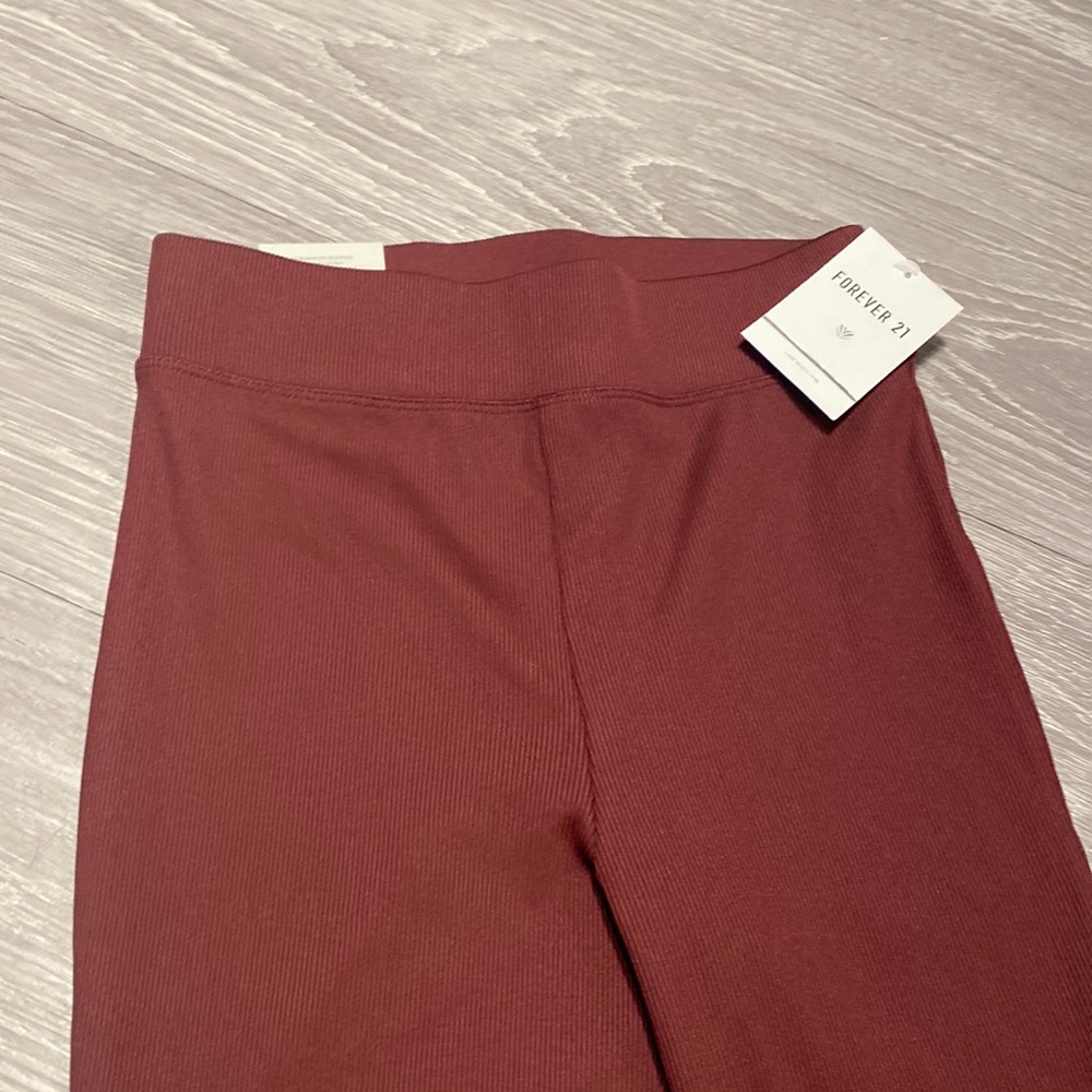Burgundy Mid-Rise leggings from forever 21! Never worn, ribbed material.